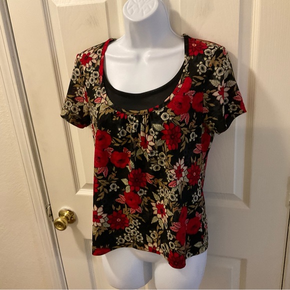 Sag Harbor Tops - Sag Harbor Black Top with Red Floral Design excellent condition.